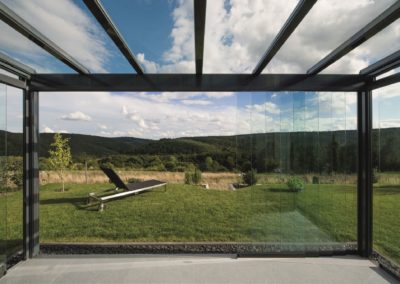 Terrassendach mit Ganz-Glas-Schiebeelementen